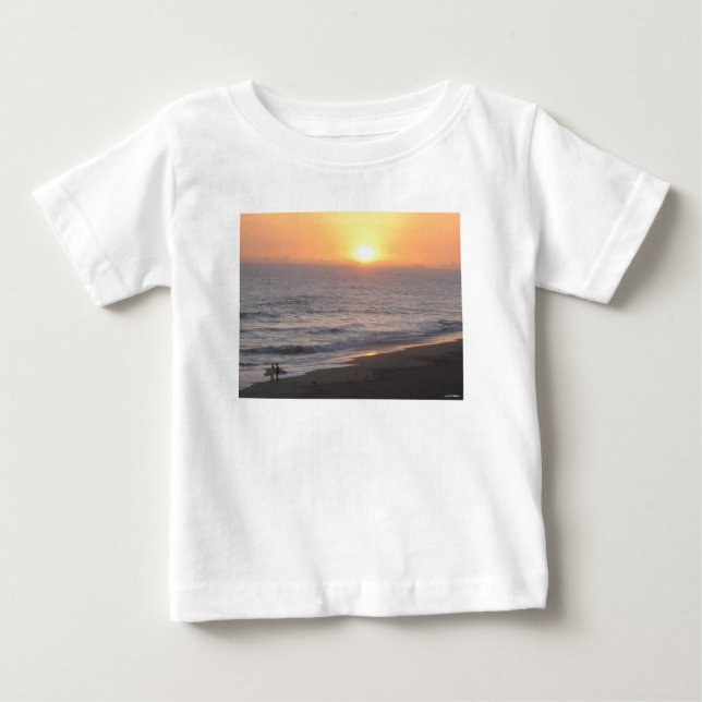 Camiseta Para Bebê Sunset Surfers (Frente)