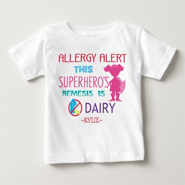 Camiseta Para Bebê Superheroinas Rosa Alerta de Alergia a Laticínios (Frente)