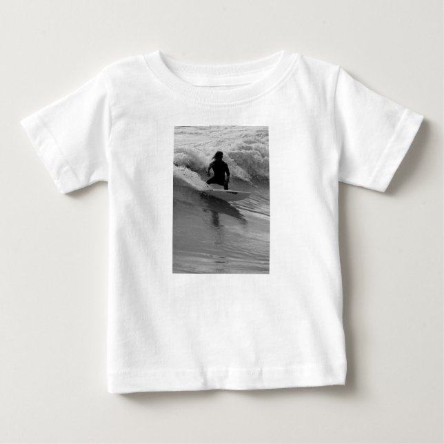 Camiseta Para Bebê Surfar Na Escala De Cinza Das Ondas (Frente)