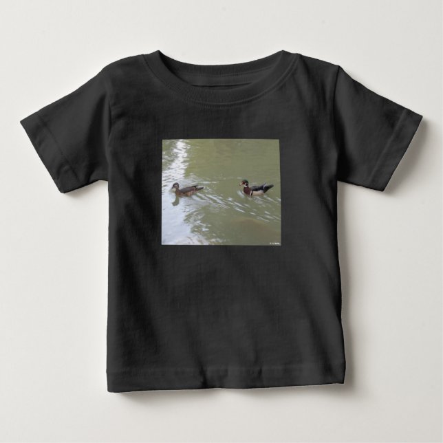 Camiseta Para Bebê Swimming Ducks (Frente)