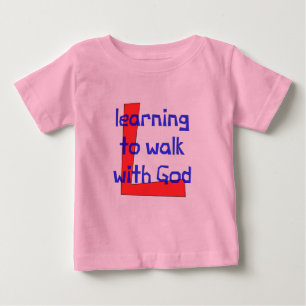 Camiseta Para Bebê T-shirt cristão do bebê - aprendendo andar