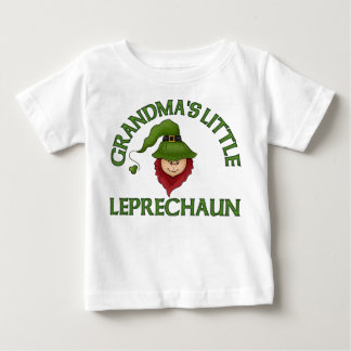 Camiseta Para Bebê T-shirt pequeno do Leprechaun da avó
