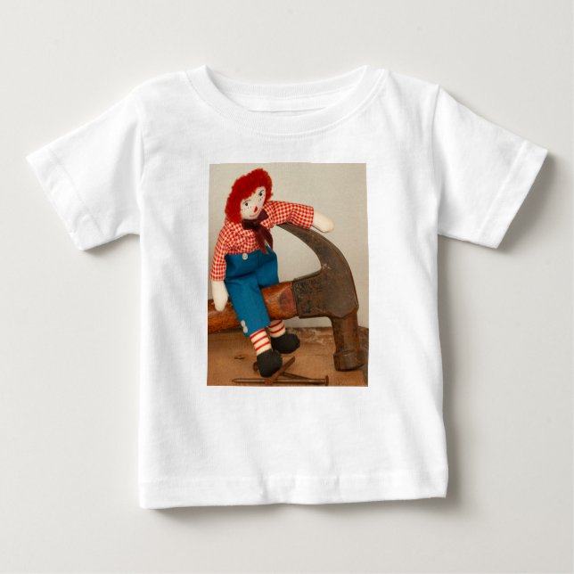 Camiseta Para Bebê T-Shirt Raggedy Andy Carpenter hammer (Frente)