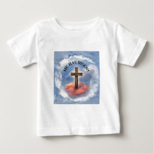 Camiseta Para Bebê Tem a cruz áspera aumentada com nuvens