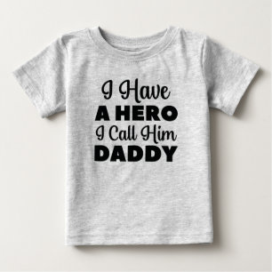 Camiseta Para Bebê Tenho um herói a quem chamo de papai
