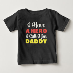 Camiseta Para Bebê Tenho um herói a quem chamo de papai