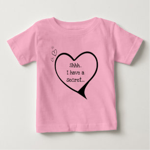 Camiseta Para Bebê Tenho um segredo, uma irmã grande personalizável