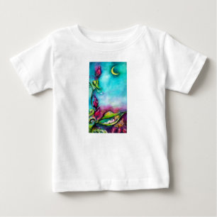 CAMISETA PARA BEBÊ THUMBELINA DORMINDO ENTRE FOLHAS DE ROSA