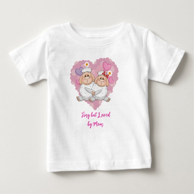 Camiseta Para Bebê Tiny but Loved by Mom Baby T-Shirt (Frente)