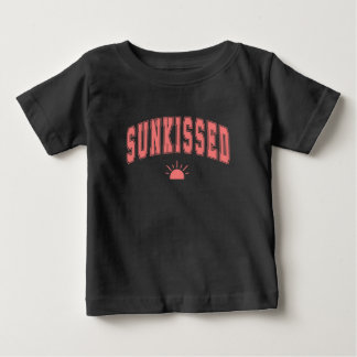 Camiseta Para Bebê Tipografia de Verão Universitária Sunkissed