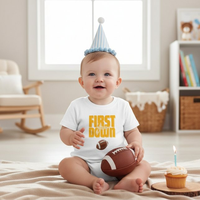 Camiseta Para Bebê Toddler Football First Birthday 'First Down' Tee (Criador carregado)
