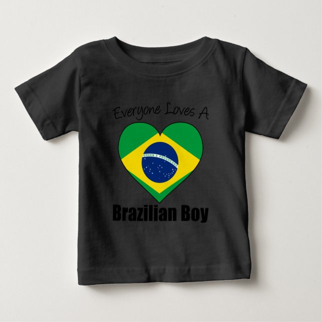 Camiseta Para Bebê Todo Mundo Adora Um Menino Brasileiro (Frente)