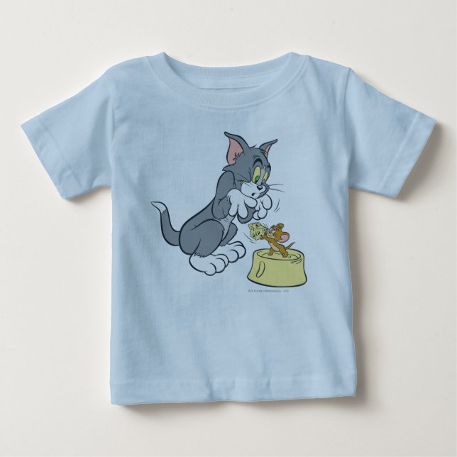 Camiseta Para Bebê Tom e Jerry alimentam o gato (Frente)