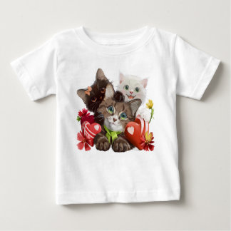 Camiseta Para Bebê Três gatinhos e corações