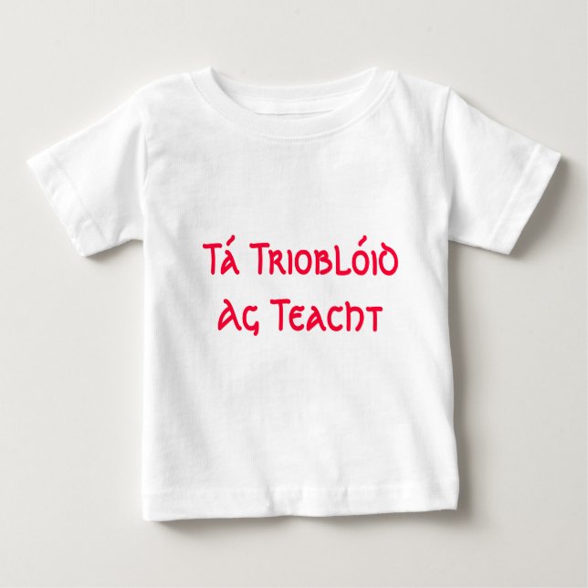 Camiseta Para Bebê Trioblóid AG Teacht de Tá - vem aqui o problema (Frente)