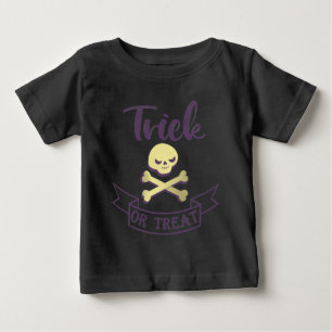 Camiseta Para Bebê Truque ou tratamento de ossos cruzados do crânio