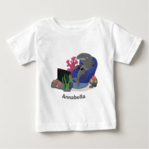 Camiseta Para Bebê Tubarão engraçado assistindo desenhos animados n