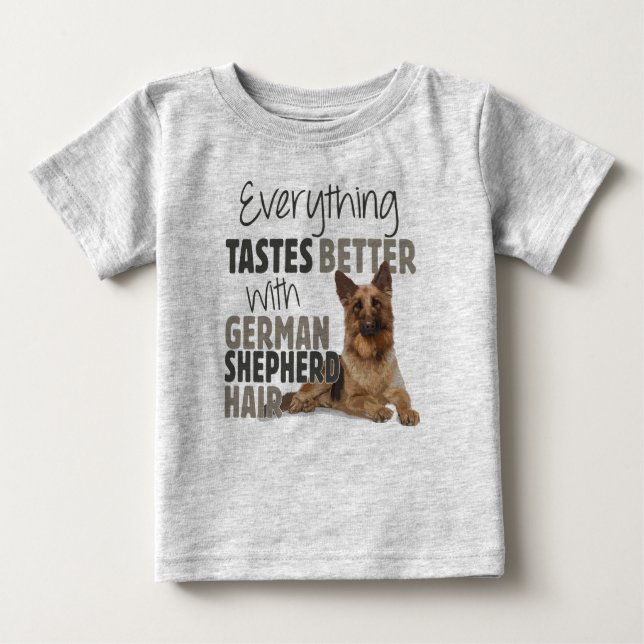 Camiseta Para Bebê Tudo Tem Gosto Melhor Com Cabelo De German shepher (Frente)