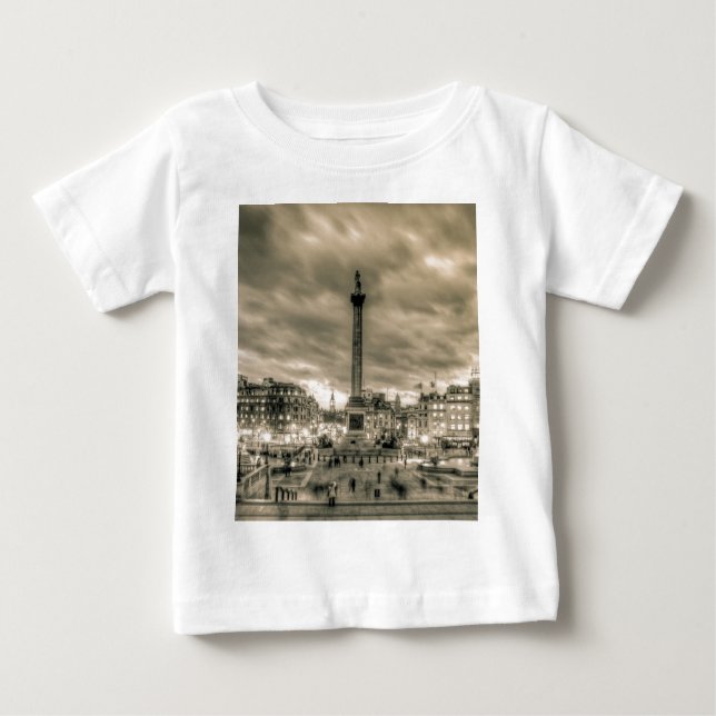 Camiseta Para Bebê Turistas no quadrado de Trafalgar, Londres (Frente)