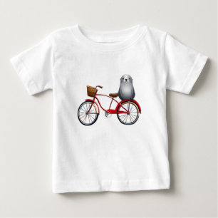 Camiseta Para Bebê Um belo selo de animação em uma bicicleta