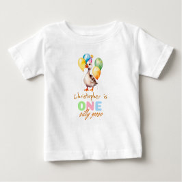 Camiseta Para Bebê Um Bobo entra no primeiro aniversario neutro entre