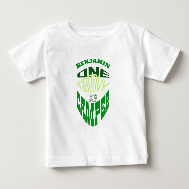 Camiseta Para Bebê Um campista, personalize com o nome acampando (Frente)