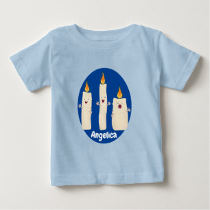 Camiseta Para Bebê Um desenho animado de três velas