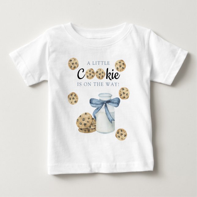 Camiseta Para Bebê Um Pequeno Biscoito está a caminho do Chá de frald (Frente)