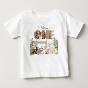 Camiseta Para Bebê Uma Foto de Feliz Acampador no Primeiro Aniversári