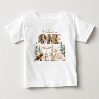 Camiseta Para Bebê Uma Foto de Feliz Acampador no Primeiro Aniversári