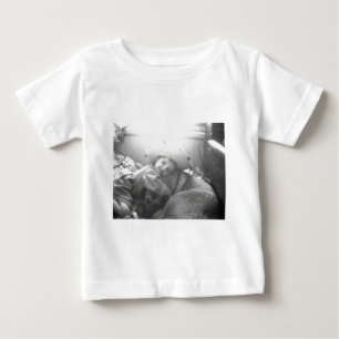Camiseta Para Bebê Uma garota e seu cachorro Imagem Fotográfica B&W