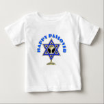 Camiseta Para Bebê Uma Passagem Feliz<br><div class="desc">Happy Passover apresenta a Estrela Judia de David e a xícara de vinho pronta para as orações e quatro perguntas.</div>