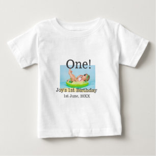 Camiseta Para Bebê Uma primeira foto de aniversário, data de adição m
