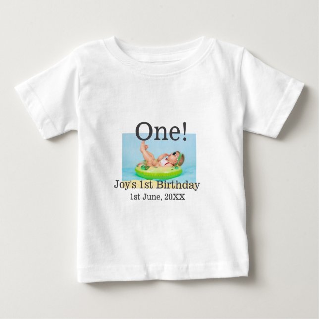 Camiseta Para Bebê Uma primeira foto de aniversário, data de adição m (Frente)
