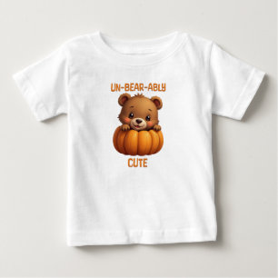 Camiseta Para Bebê Urso Bonitão Insolável Num Outono De Abóbora