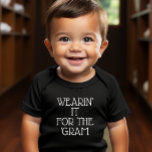 Camiseta Para Bebê Vestindo para o 'Gram Baby'<br><div class="desc">Esta camisa de bebê é fofa por si só ou vestida sob uma jaqueta,  flanela ou suéter fofo. "Vestir para o 'Gram' na frente faz do seu bebê um modelo de mídia social.</div>