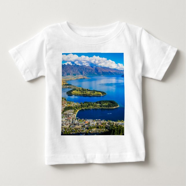 Camiseta Para Bebê Vista em Queenstown do Pico de Bob, Nova Zelândia (Frente)