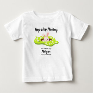 Camiseta Para Bebê Viva Viva Hurra Algum Coelhinho Buraco do Coelho A