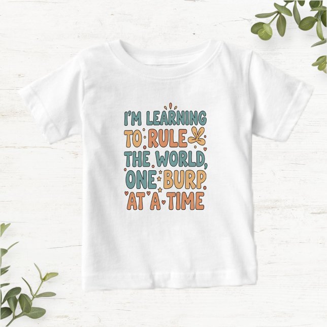 Camiseta Para Bebê White Baby T-Shirt with Funny Phrase in Cotton (Criador carregado)