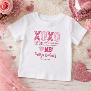 Camiseta Para Bebê XOXO Abraços e Beijos Dia dos Namorados 1º Anivers