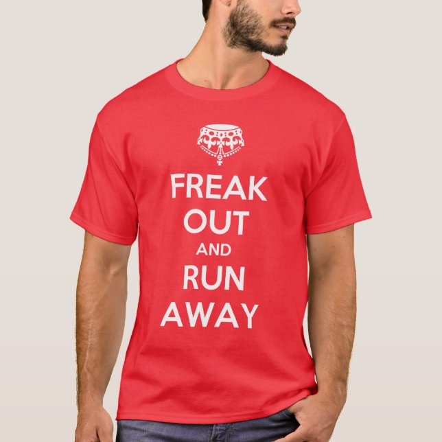 Camiseta Para fora o funcionamento arrepiante afastado (Frente)
