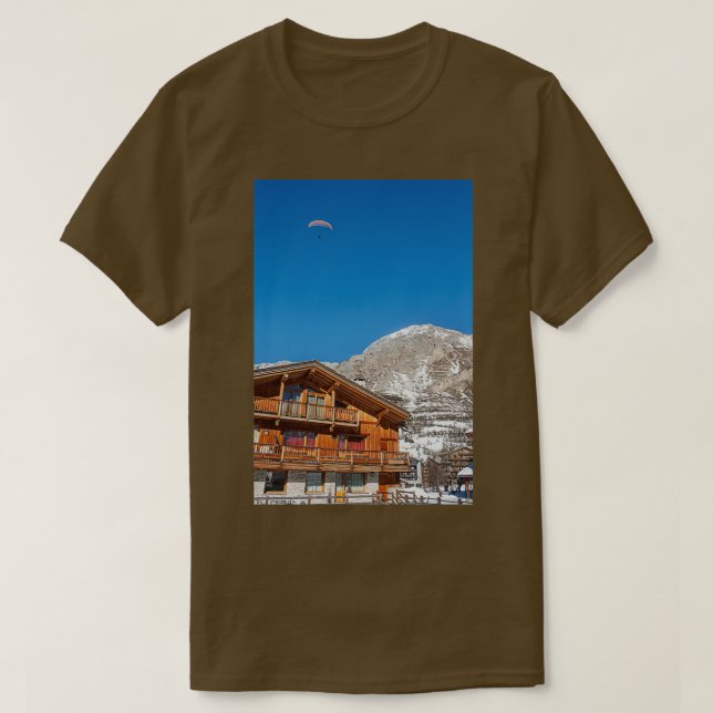 Camiseta Paragliding in Alps in ski resort (Frente do Design)
