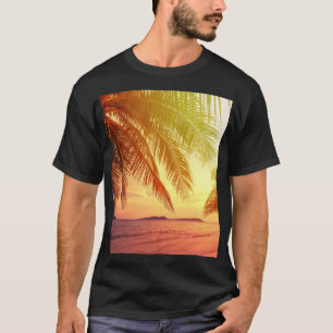 Camiseta Paraíso de Praia Tropical: Paisagem Serena.