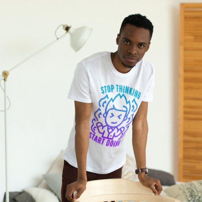Camiseta Parar de Pensar Começar a Fazer (Criador carregado)