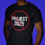 Camiseta Parar o Projeto 2025 Anti-Trump Político<br><div class="desc">Impedir a concretização do Projeto 2025 votando contra Trump nas eleições de 2024. Votem em qualquer candidato democrata a presidente para impedir que republicanos atacem a nossa democracia na América. Camiseta anti-Projeto 2025 em preto com greve vermelha.</div>