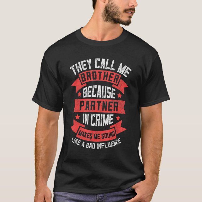 Camiseta Parceiro Irmão Na Faculdade De Roupa Do Crime (Frente)