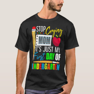 Camiseta Pare de chorar mãe É só meu primeiro dia de Kinder