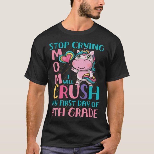Camiseta Pare de chorar mãe Eu vou esmagar a quarta série (Frente)