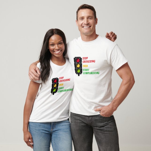 Camiseta "Pare de Criticar" (Unissex)