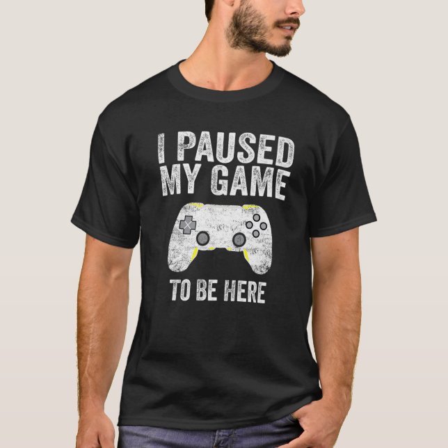 Camiseta Parei Meu Jogo Para Estar Aqui Videos games Engraç (Frente)